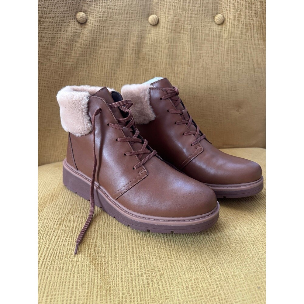 Clark’s Leather Boots size 7.5 NEW with box